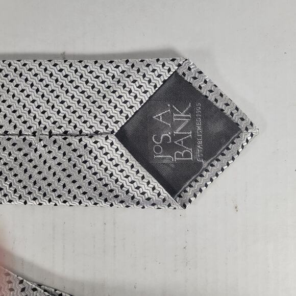 Jos. A. Bank 100% Silk Silver Metallic Special Occasion Work Business 58" Tie - Picture 4 of 5